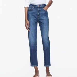 NWT! Zara mom fit jeans Z1975. Size 28 (US6). Color blue.